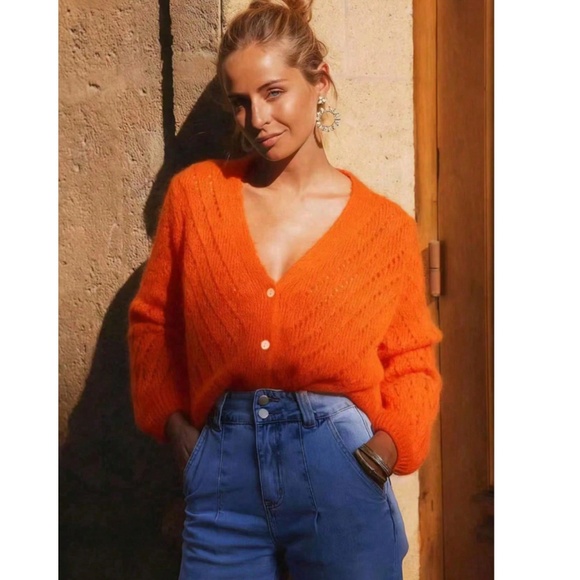 V-Cut Buttoned Down Orange Knit Cardigan Textured, Long Sleeve - Picture 3 of 6